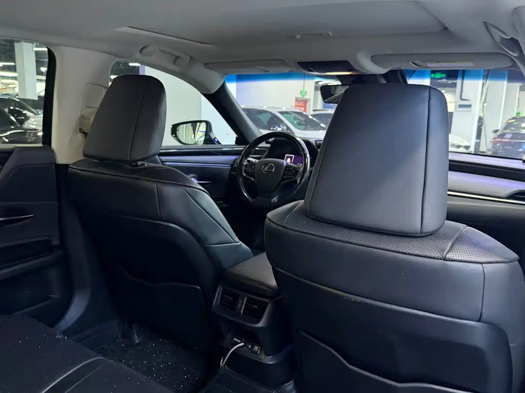 Lexus ES 2020 300h V
