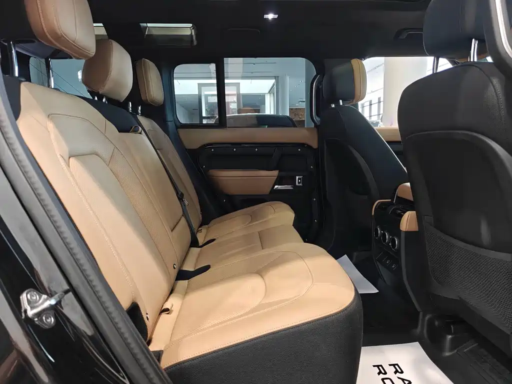 Land Rover Defender — миниатюра 18