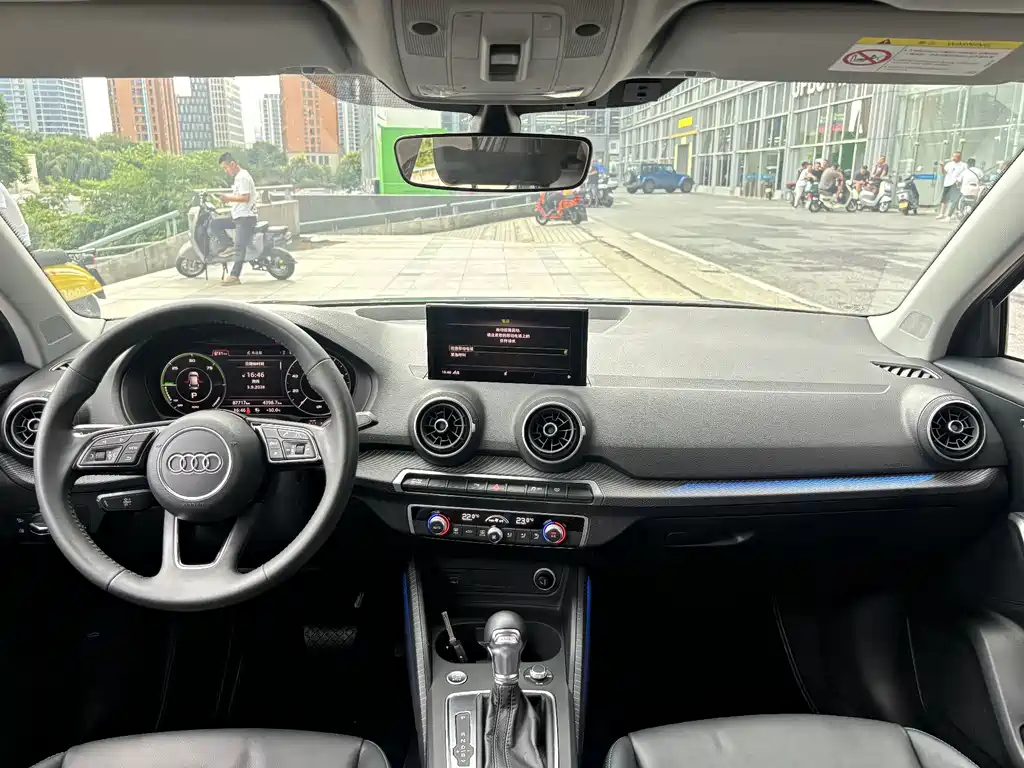 Audi Q2L e-tron — миниатюра 8