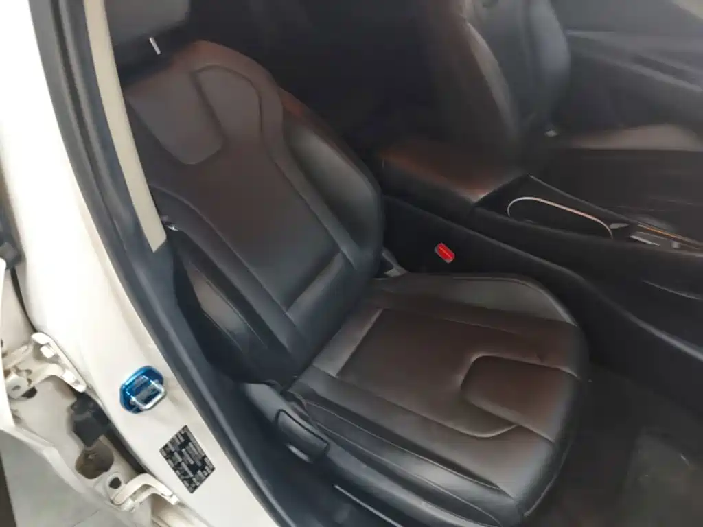 Hyundai Elantra — миниатюра 25