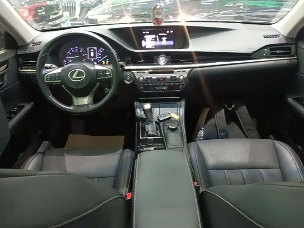 Lexus ES — миниатюра 6