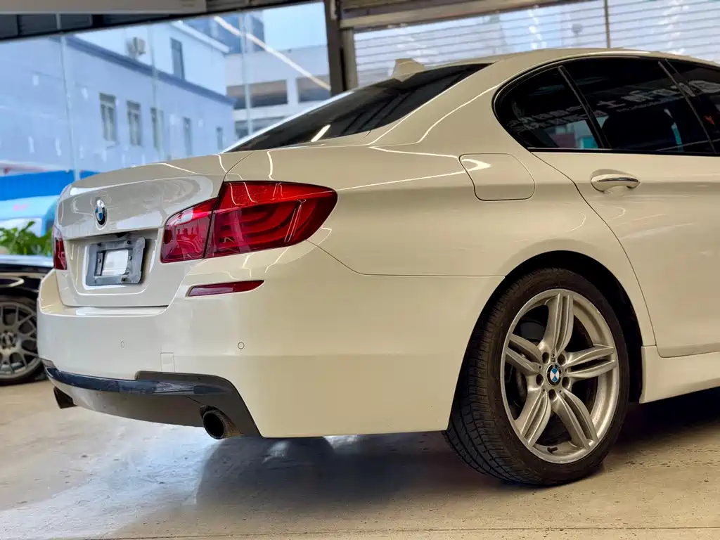 BMW 5 Series (Import) — миниатюра 13