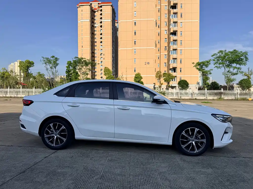 Geely Emgrand 2022 4 1.5L CVT Flagship