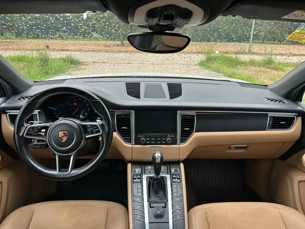 Porsche Macan — миниатюра 10