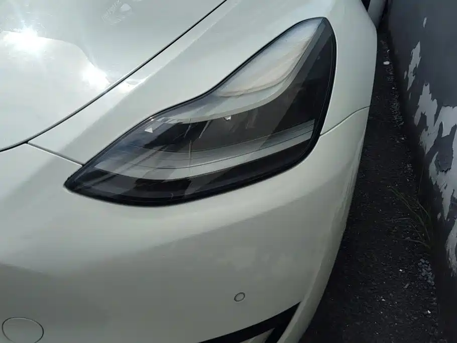 Tesla Model Y — миниатюра 5