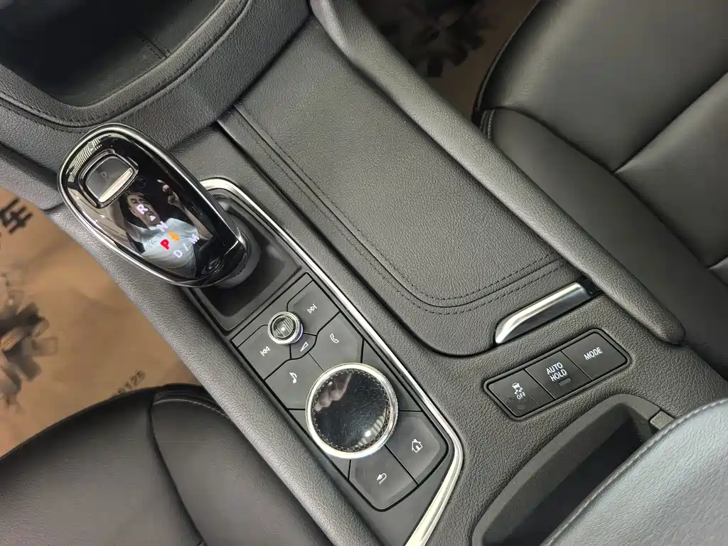 Cadillac XT5 — миниатюра 12