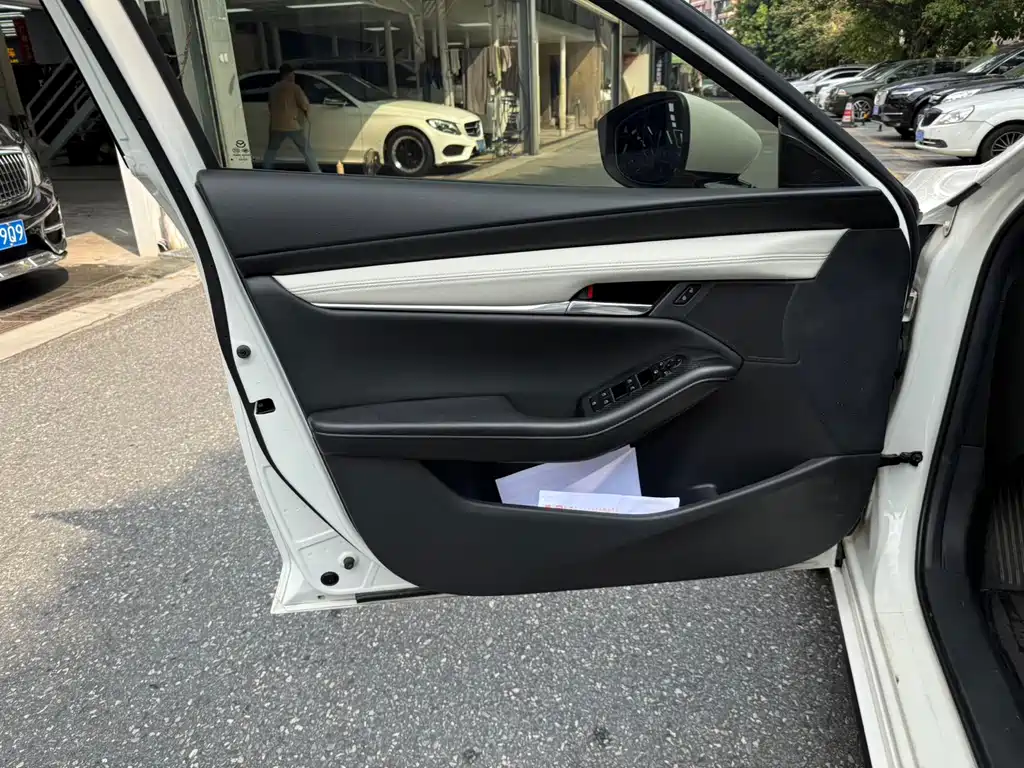 Mazda 3 Axela — миниатюра 13
