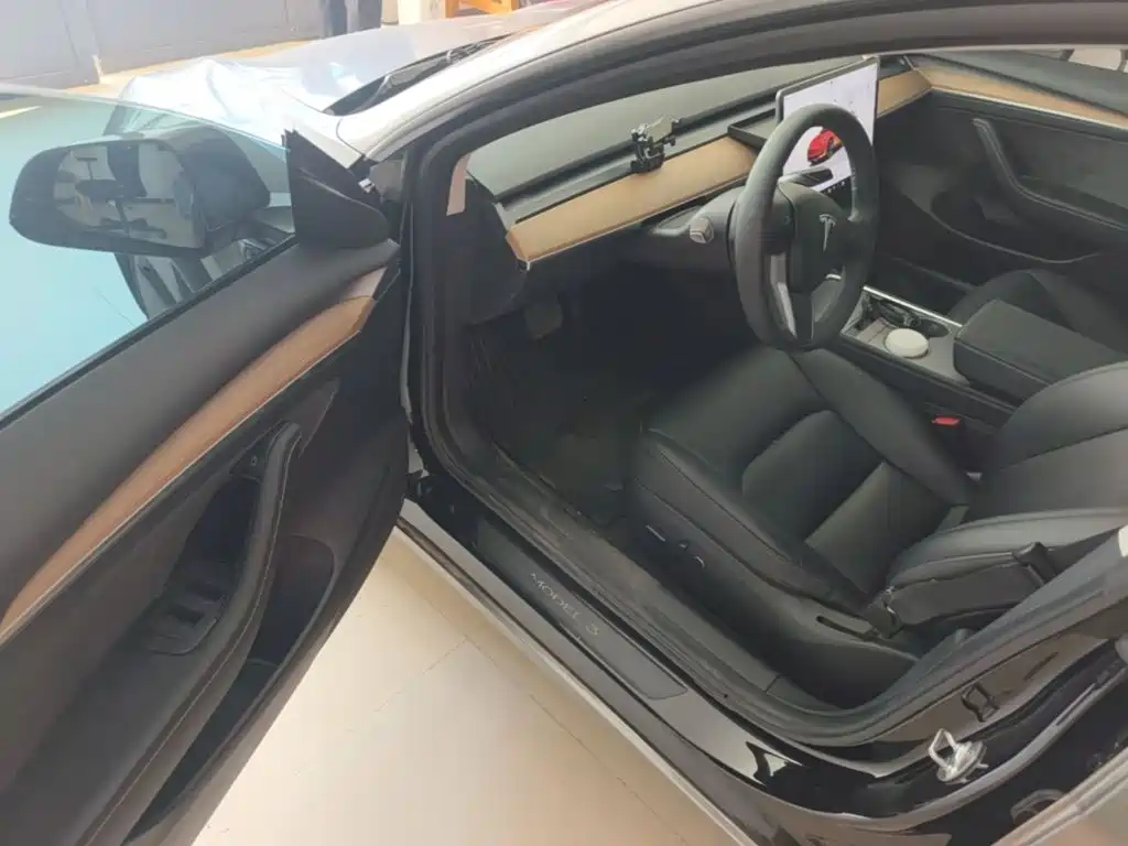 Tesla Model 3 — миниатюра 16