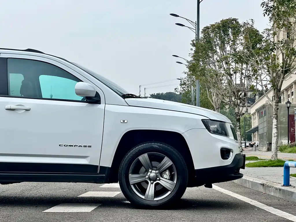 Jeep Compass (Import) — миниатюра 13