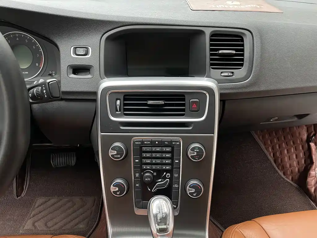 Volvo S60 (Import) — миниатюра 17