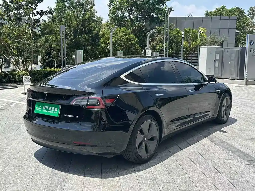 Tesla Model 3 — миниатюра 9