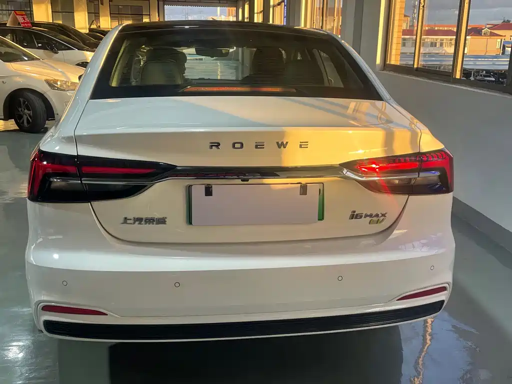 Roewe i6 MAX New Energy — миниатюра 4