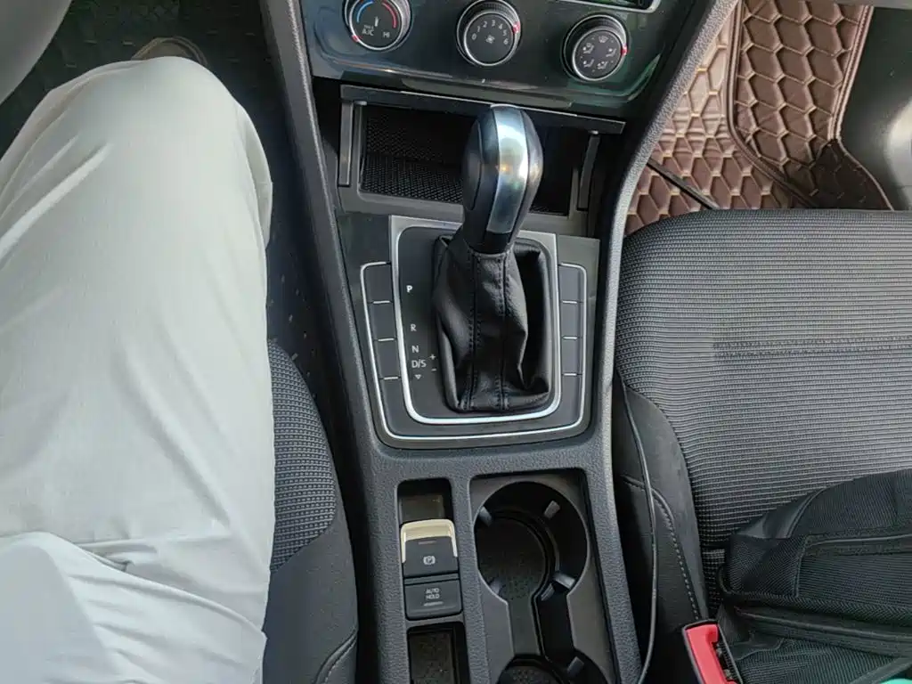 Volkswagen Golf — миниатюра 14