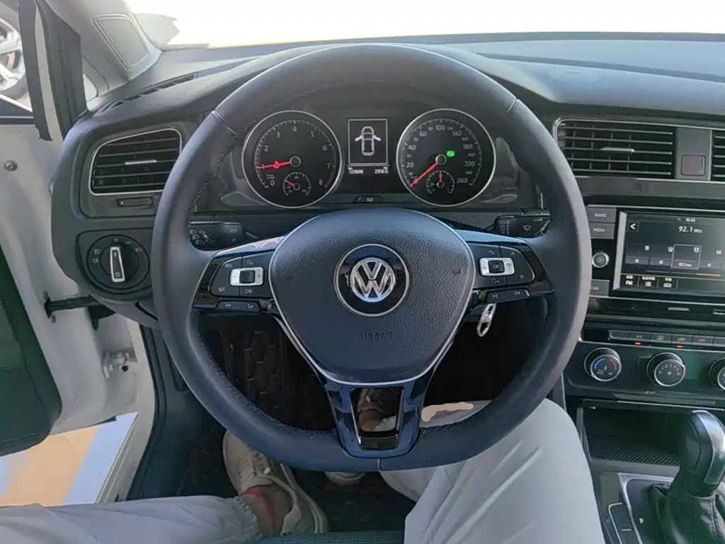 Volkswagen Golf — миниатюра 11