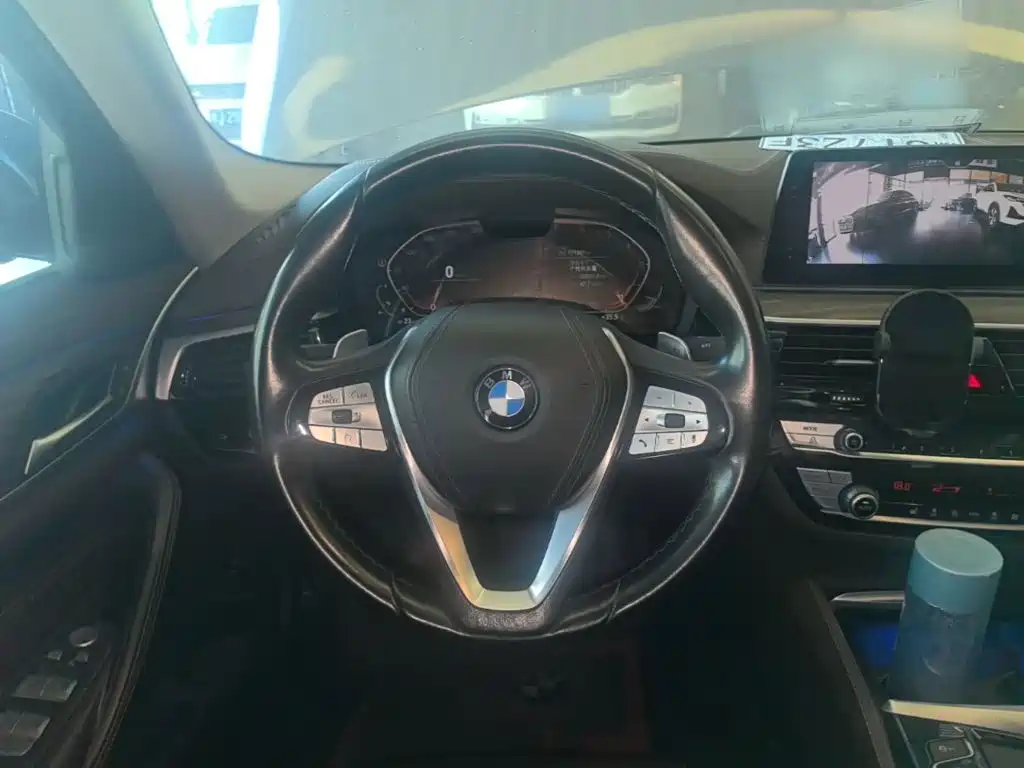 BMW 5 Series — миниатюра 11