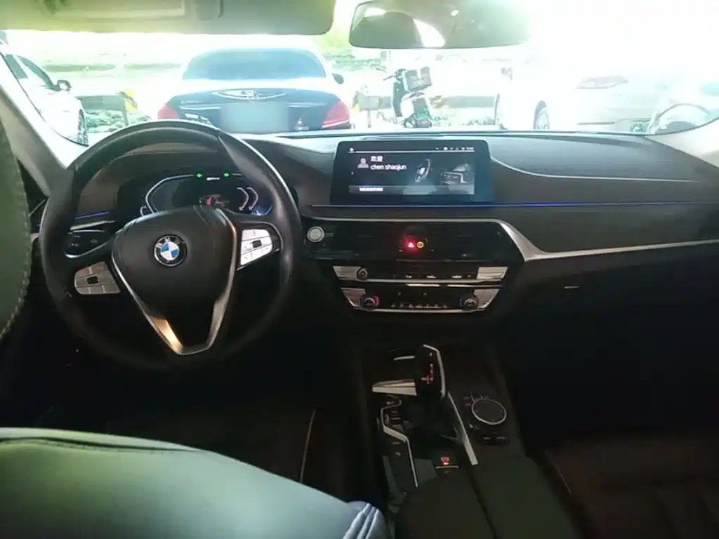 BMW 5 Series New Energy — миниатюра 10