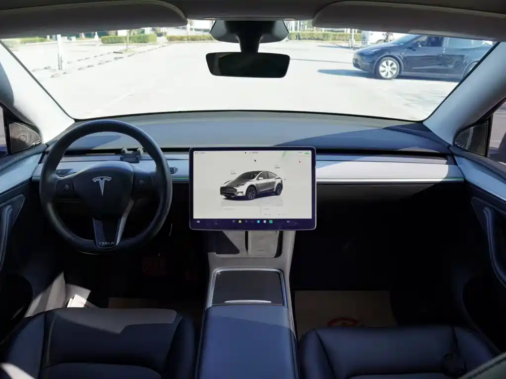 TESLA MODEL Y
