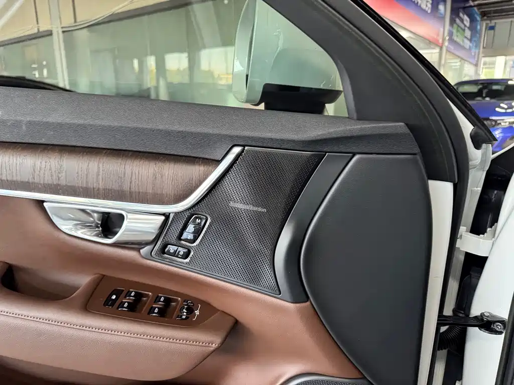 Volvo V90 — миниатюра 6