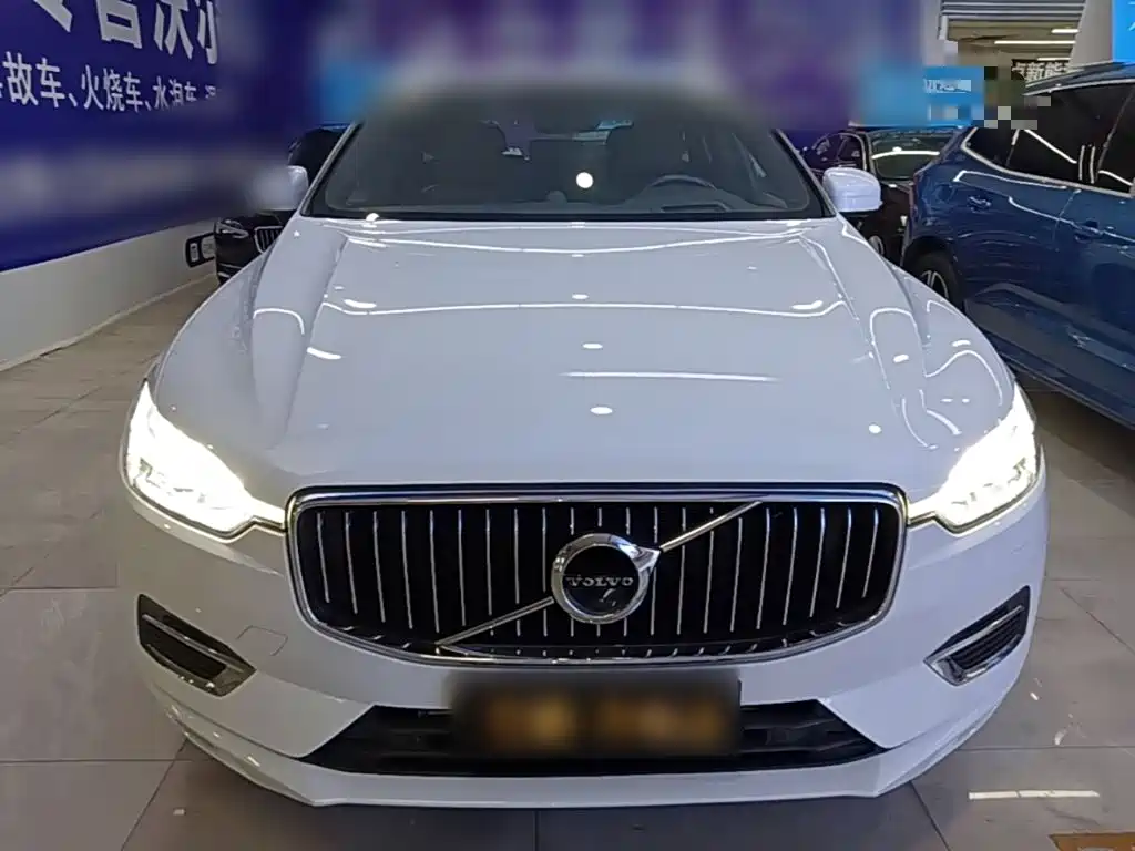 Volvo XC60 PHEV — миниатюра 3