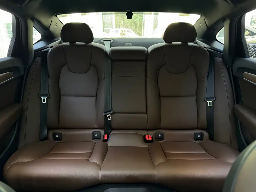 Volvo S90 — миниатюра 16