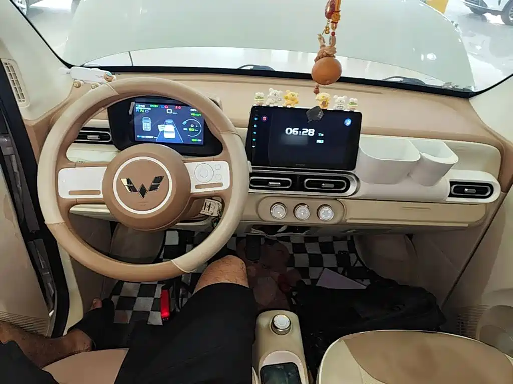 Wuling MINIEV — миниатюра 10