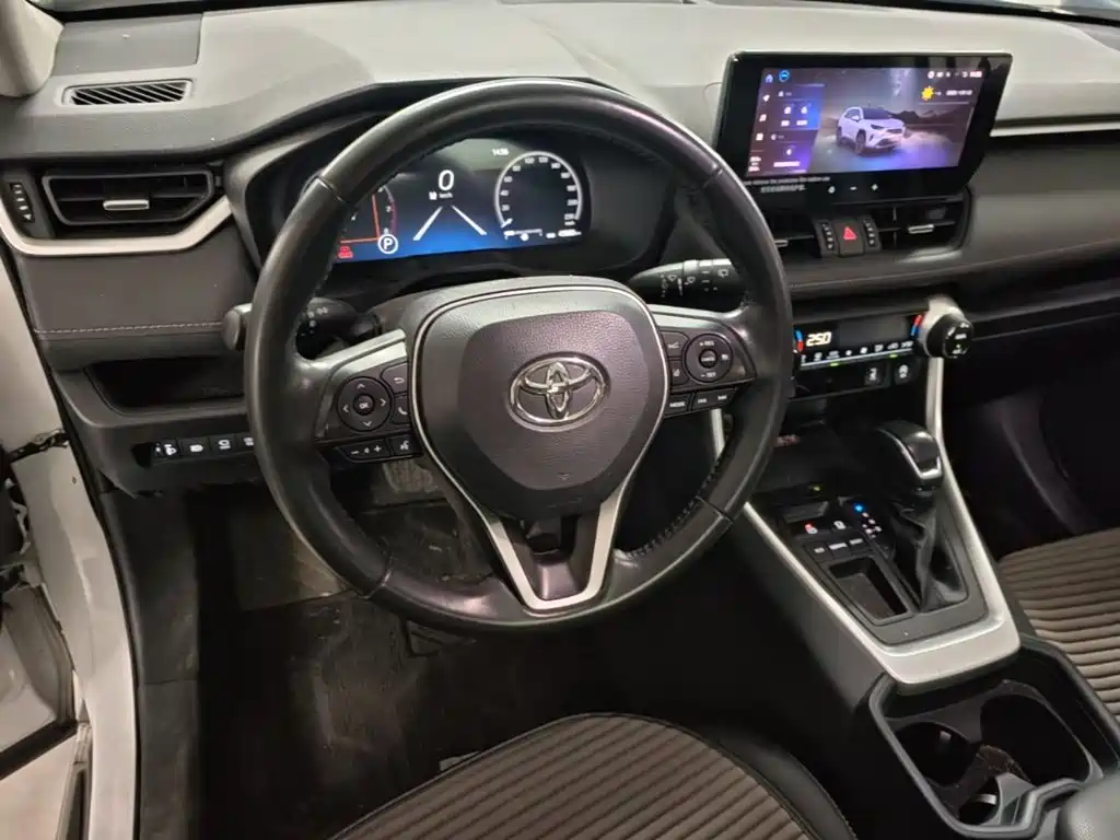 Toyota RAV4 — миниатюра 11
