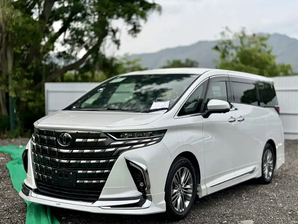 Toyota Alphard 2026