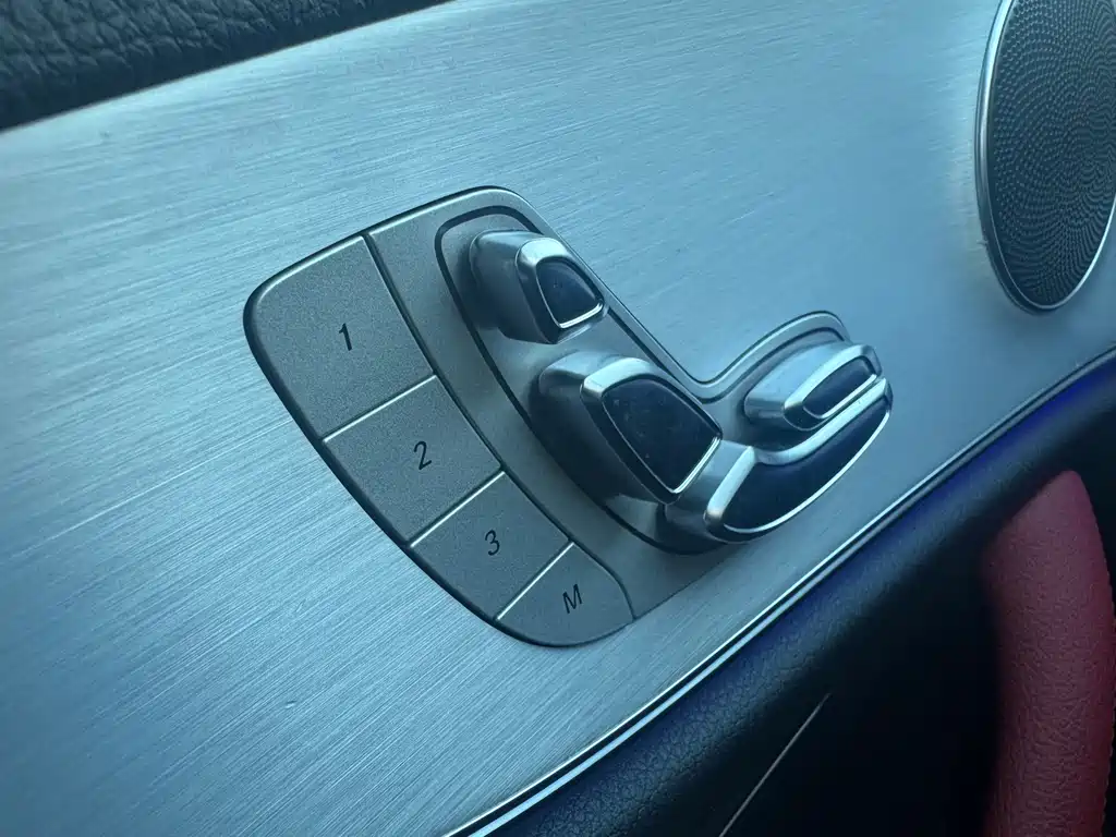 Mercedes-Benz E-Class (Import) — миниатюра 12