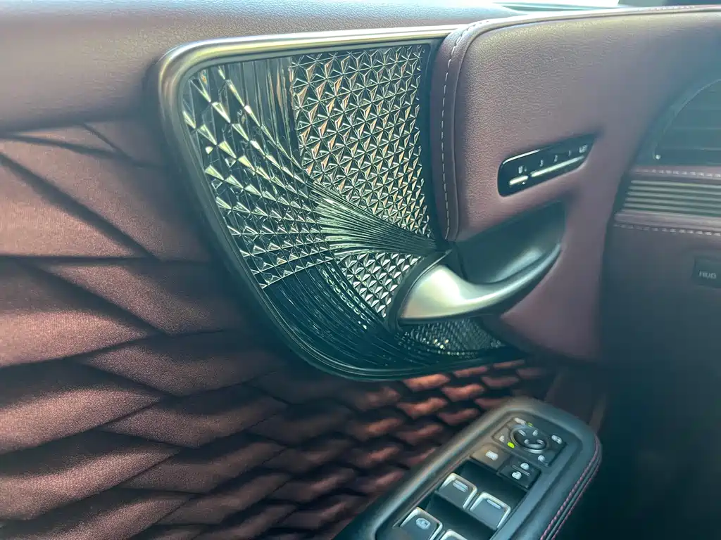 Lexus LS — миниатюра 18