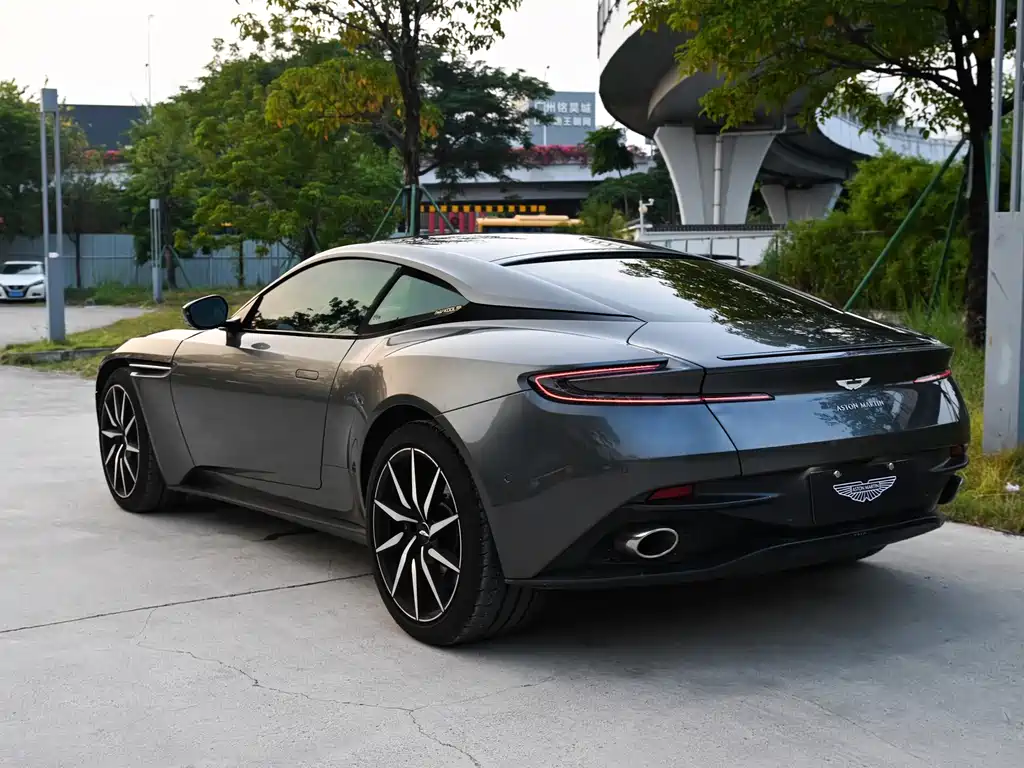 Aston Martin DB11 — миниатюра 3