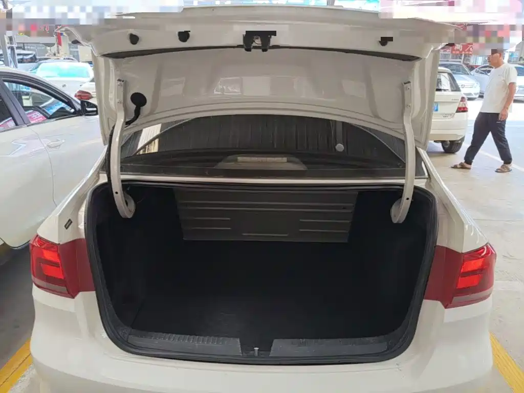 Volkswagen Santana — миниатюра 19