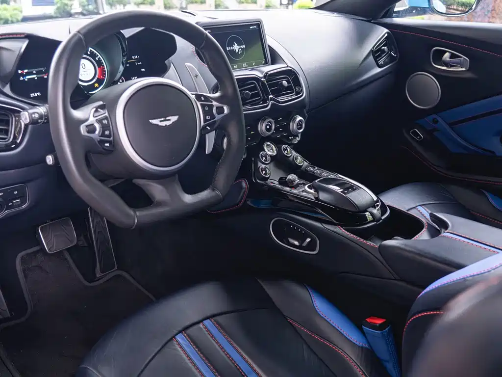 Aston Martin V8 Vantage — миниатюра 8