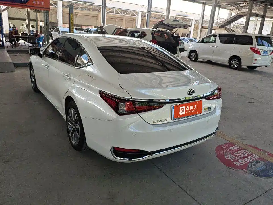 Lexus ES — миниатюра 6