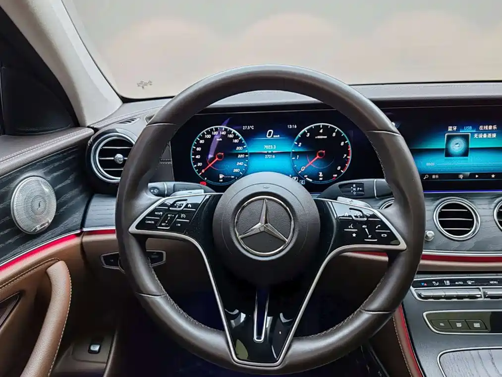 Mercedes-Benz E-Class — миниатюра 9