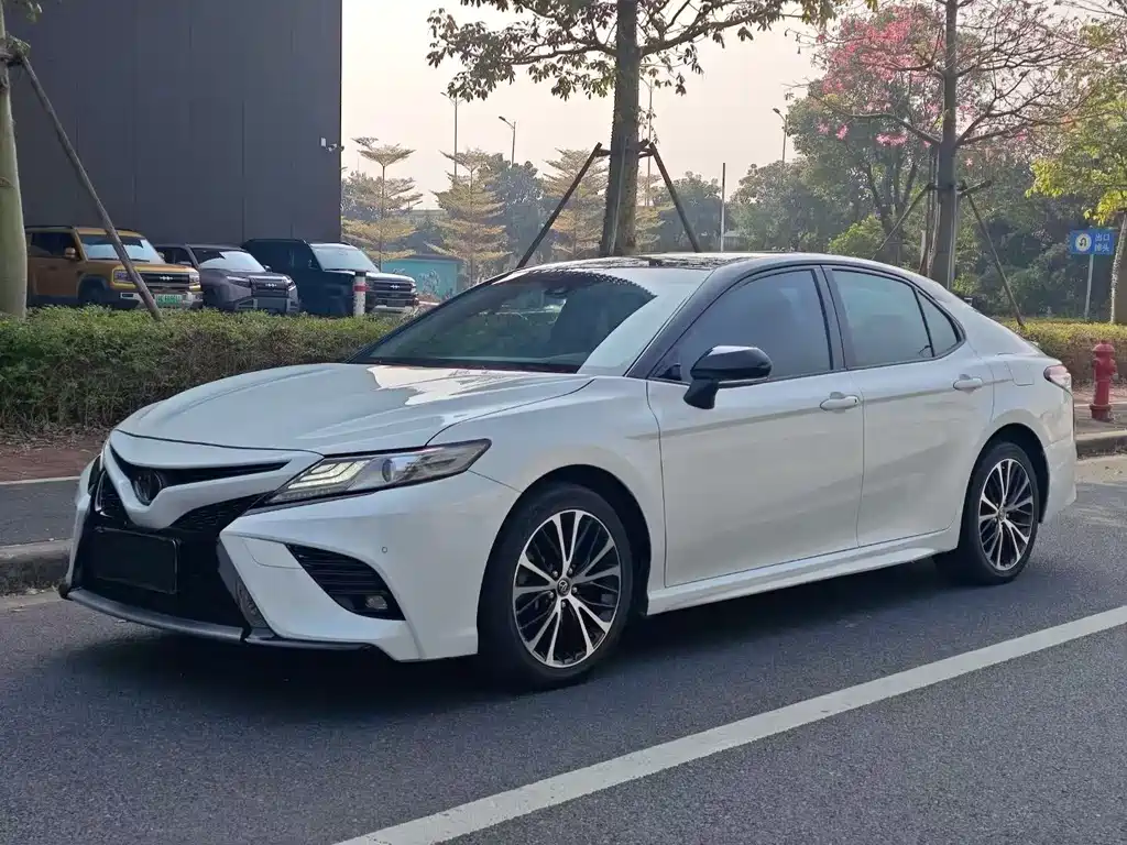 TOYOTA CAMRY
