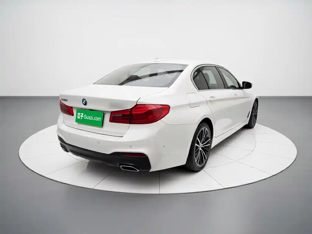 BMW 5 Series — миниатюра 6