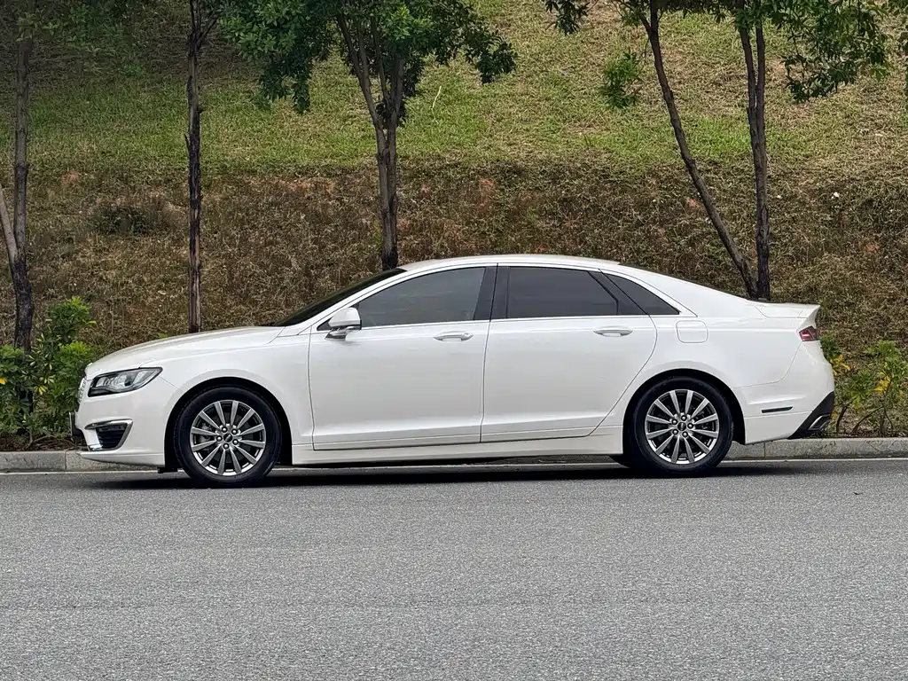 Lincoln MKZ — миниатюра 6