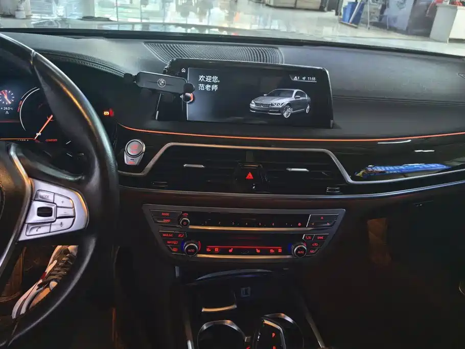 BMW 7 Series — миниатюра 13