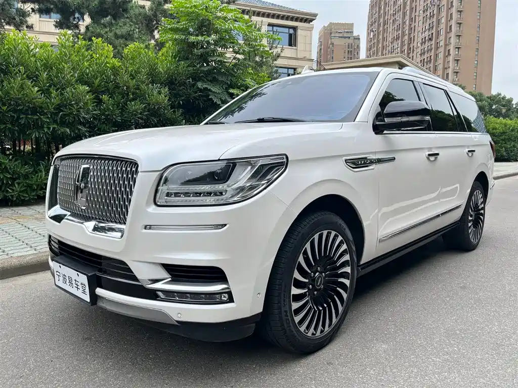 Купить Lincoln Navigator