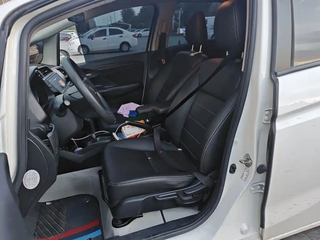 Honda Fit — миниатюра 8