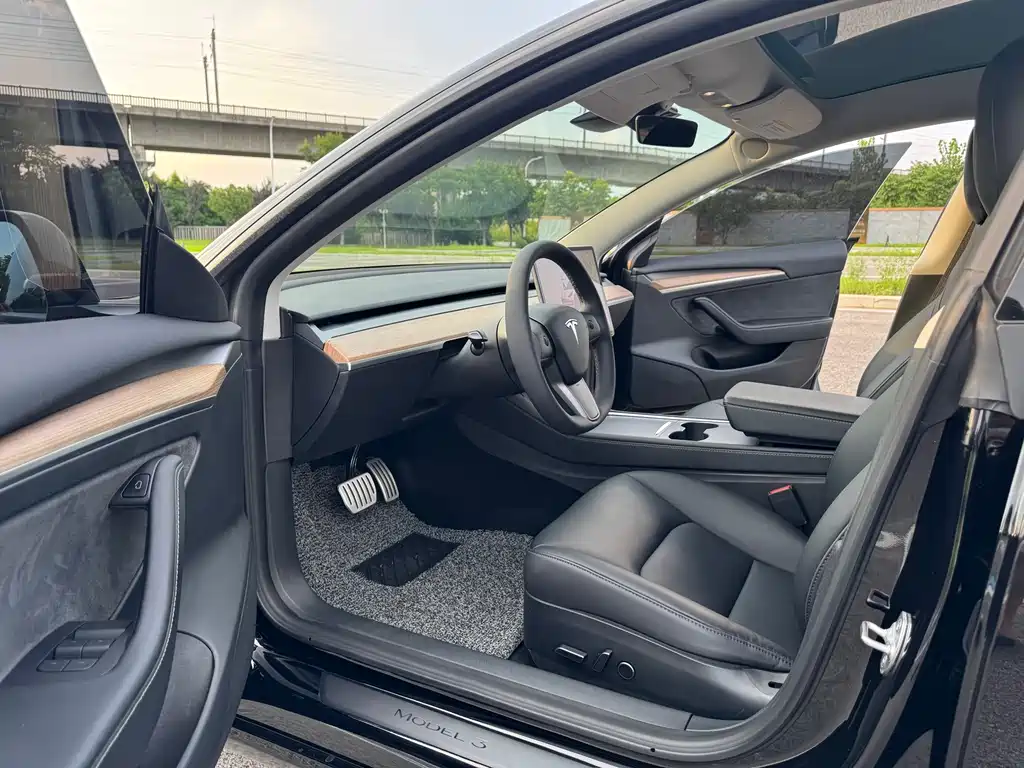 Tesla Model 3 — миниатюра 9