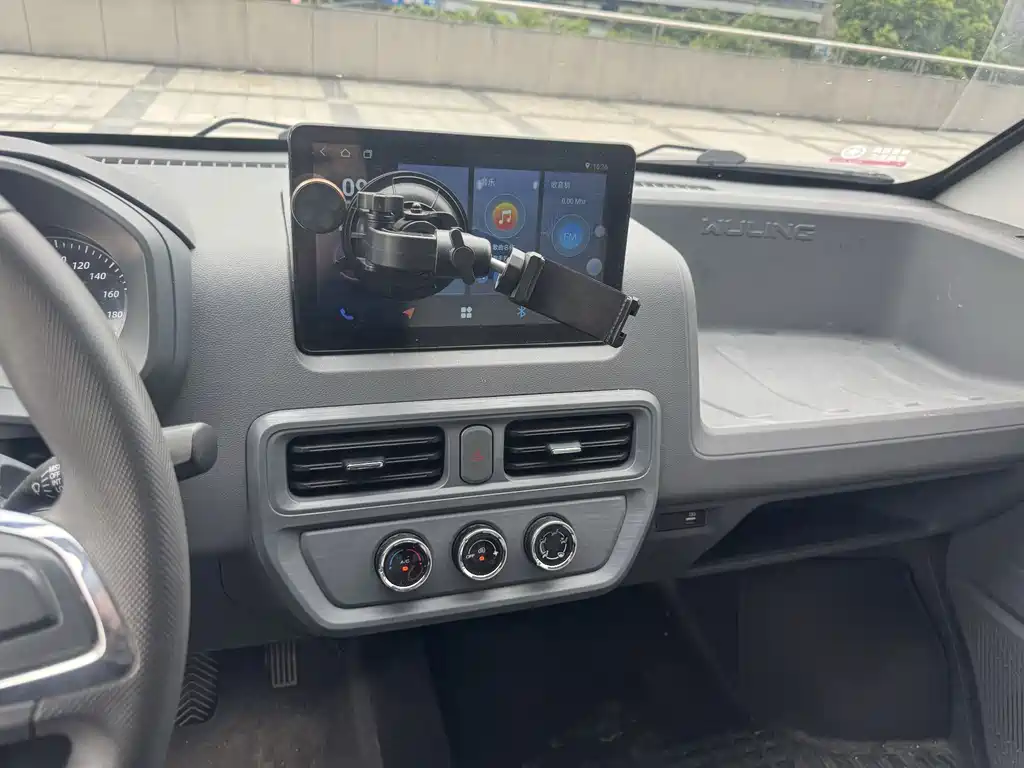 Wuling Yangguang — миниатюра 10