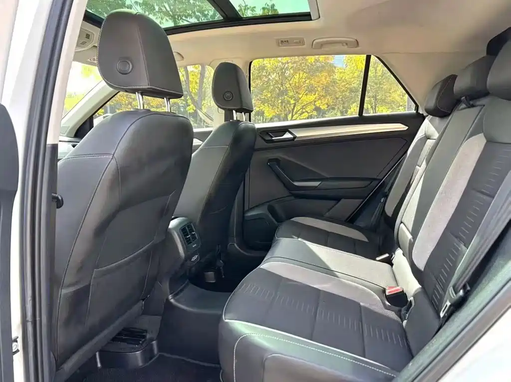 Volkswagen T-Roc - фото 4
