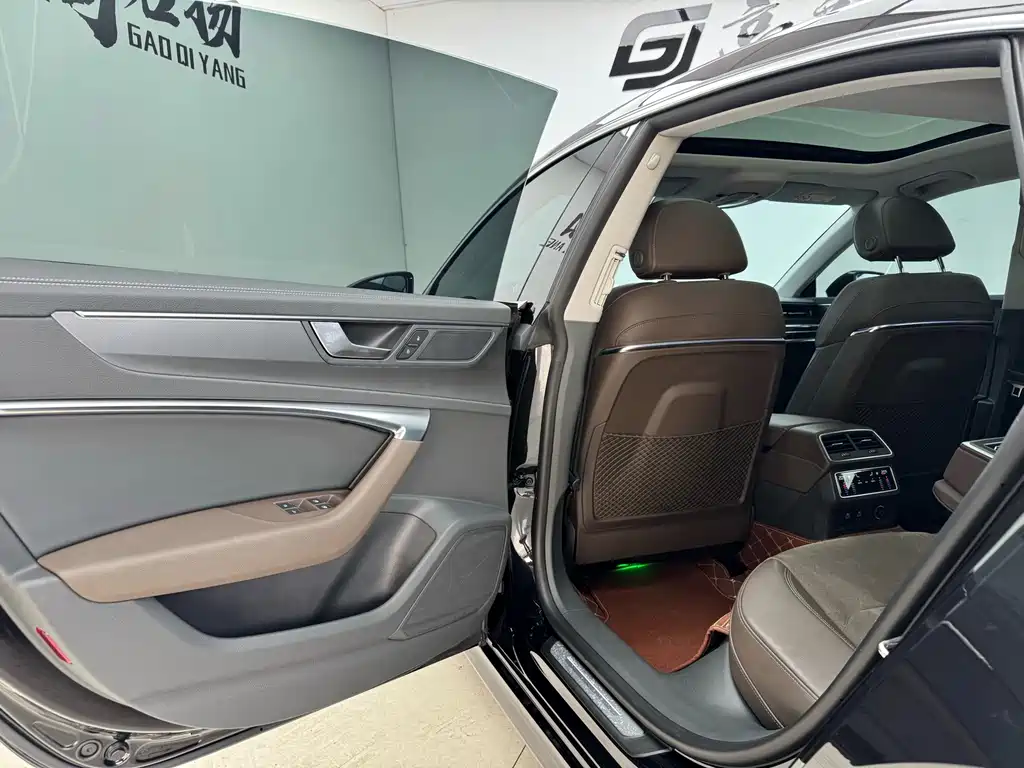 Audi A7L — миниатюра 10