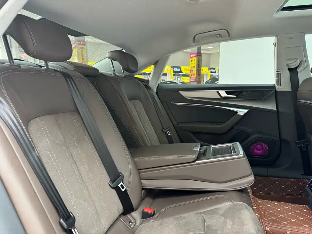 Audi A7L — миниатюра 12