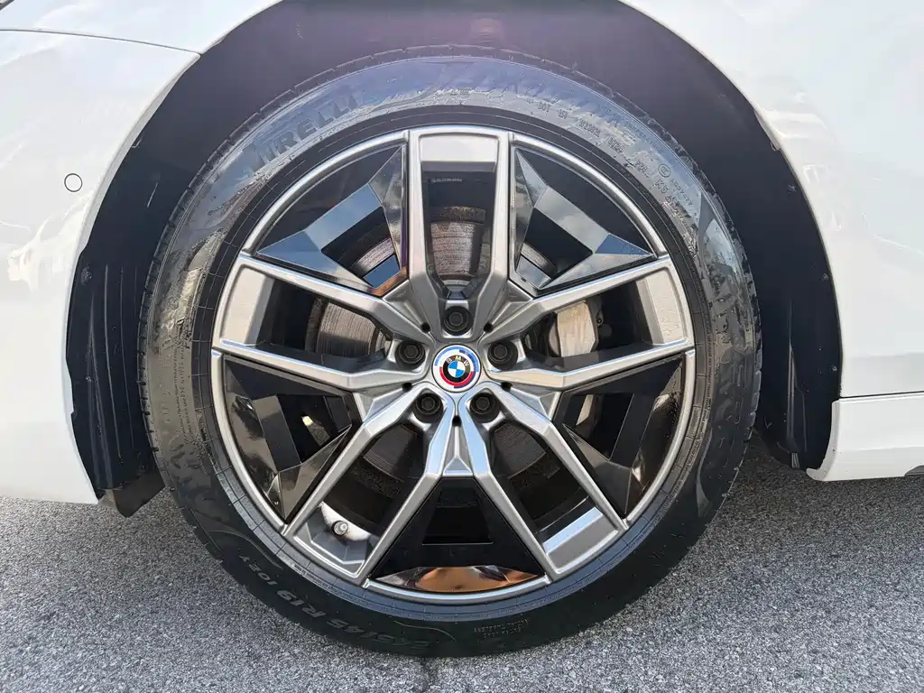 BMW 5 Series — миниатюра 26