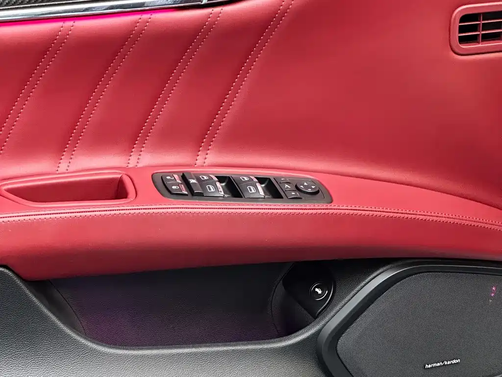 Maserati Quattroporte — миниатюра 25