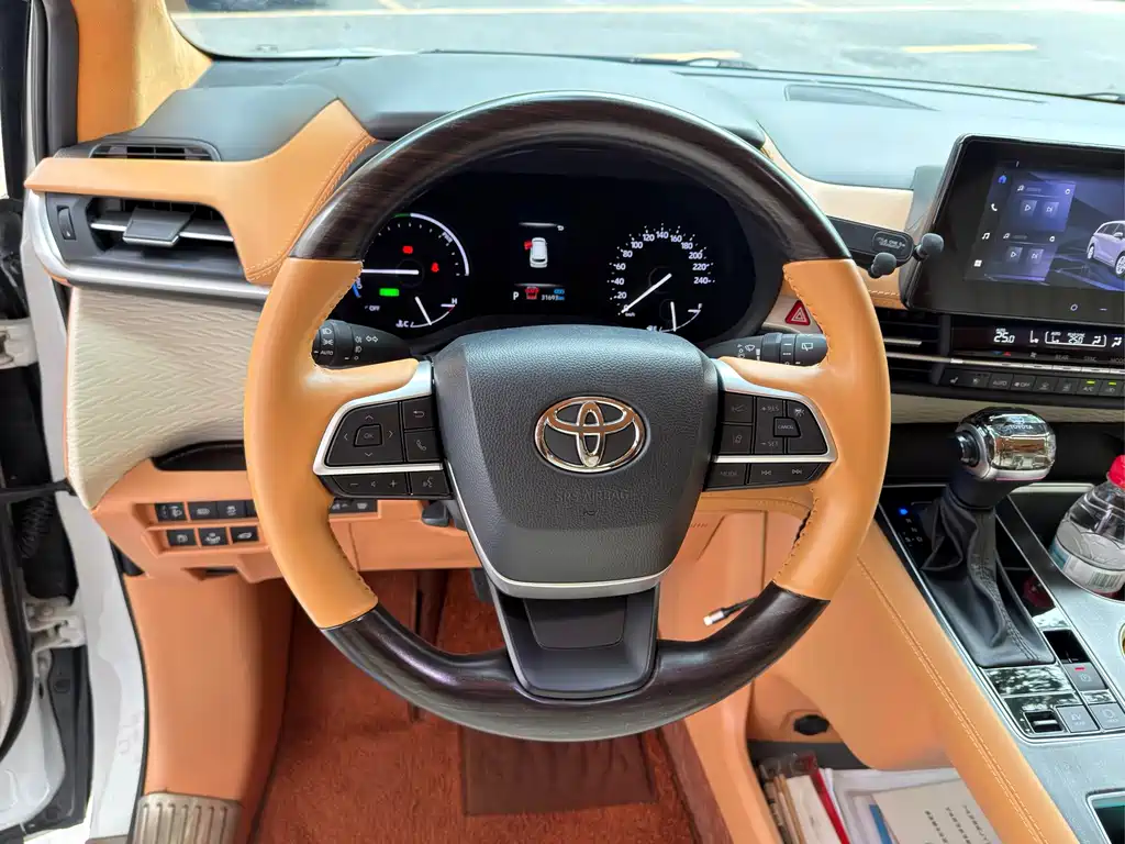 Toyota Granvia — миниатюра 15