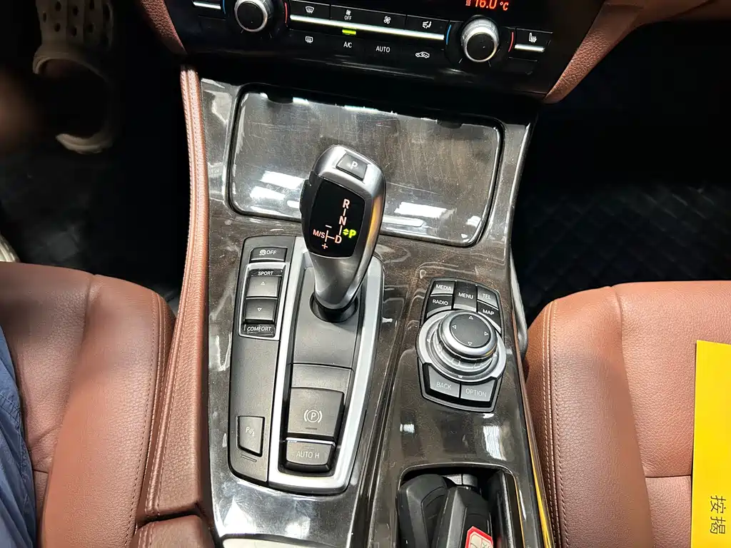 BMW 5 Series — миниатюра 11