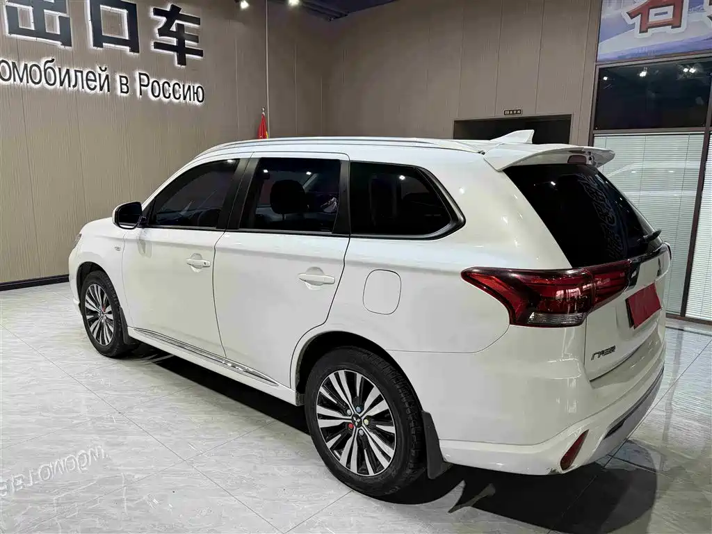 MITSUBISHI OUTLANDER